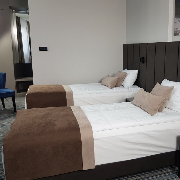 Narzutka na łóżko PAS 335 hotelowa w rozm. 80x170 cm za 30 szt.