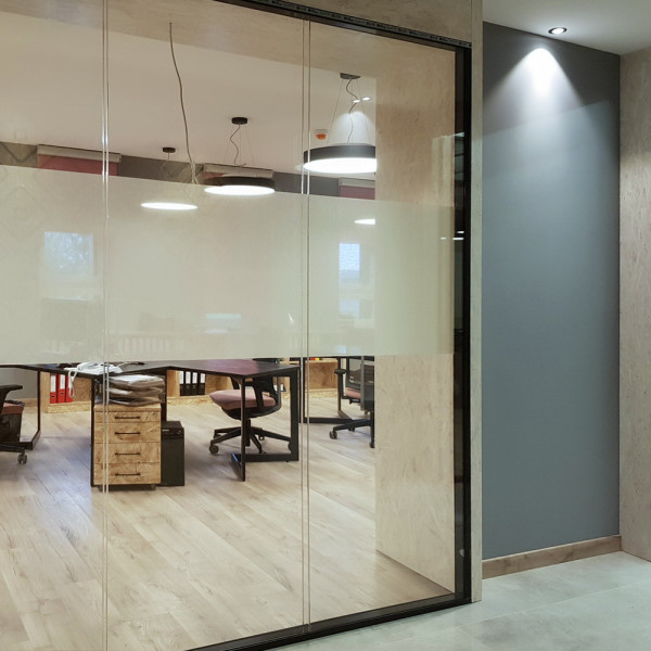 Tkanina samoprzylepna SQUID szer. 130 cm kol. Bone