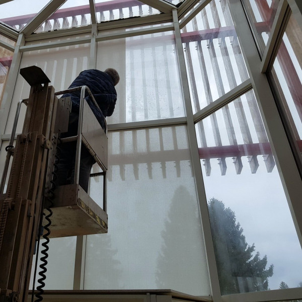 Tkanina samoprzylepna SQUID szer. 130 cm kol. Bone