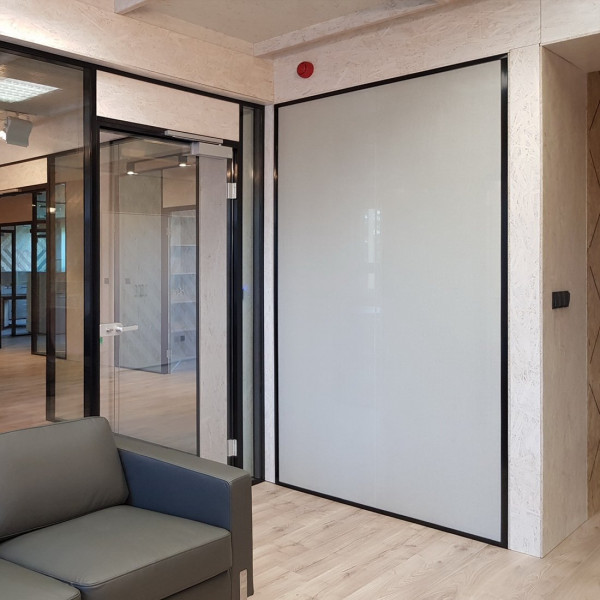 Tkanina samoprzylepna SQUID szer. 130 cm kol. Bone