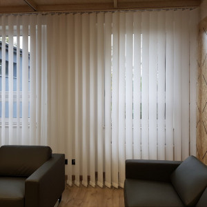 Żaluzje pionowe do biura w rozm. 220x270 cm kolor biały 2
