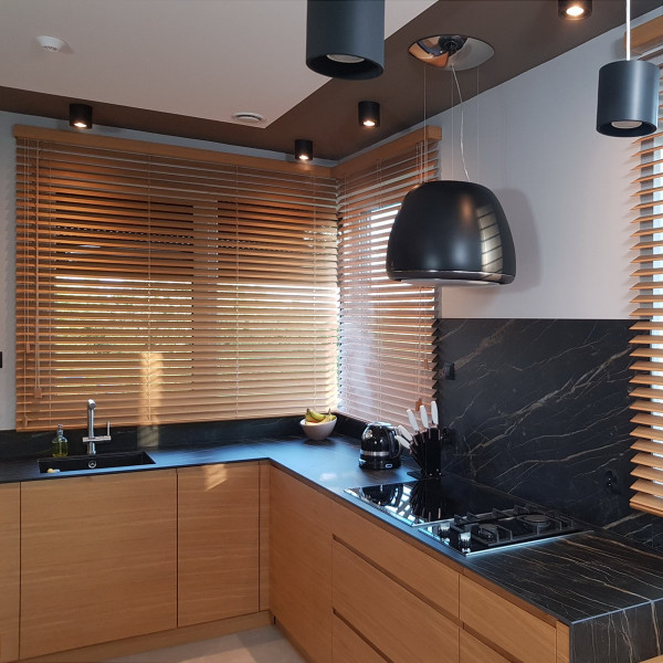 Żaluzja bambusowa 50 mm do kuchni w rozm. 1535x1545 mm