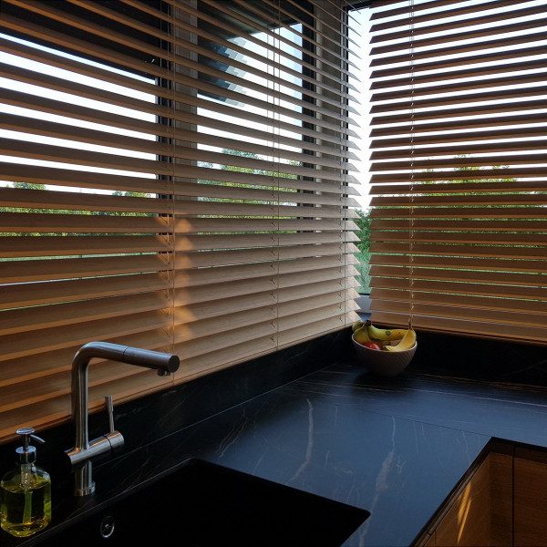 Żaluzja bambusowa 50 mm do kuchni w rozm. 1535x1545 mm
