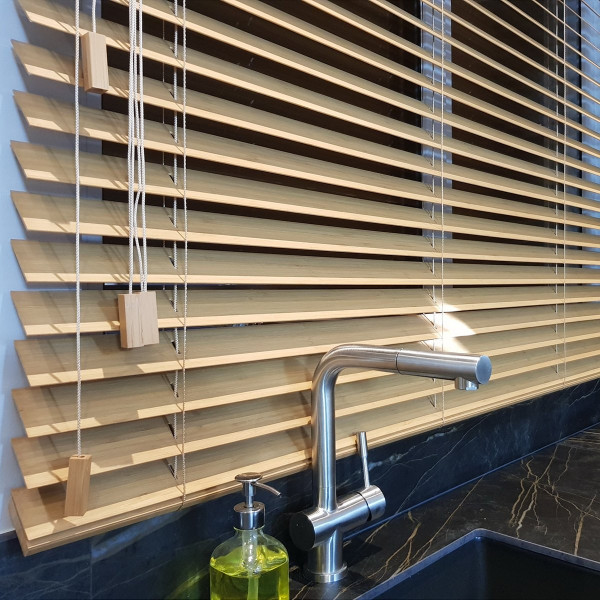 Żaluzja bambusowa 50 mm do kuchni w rozm. 1535x1545 mm