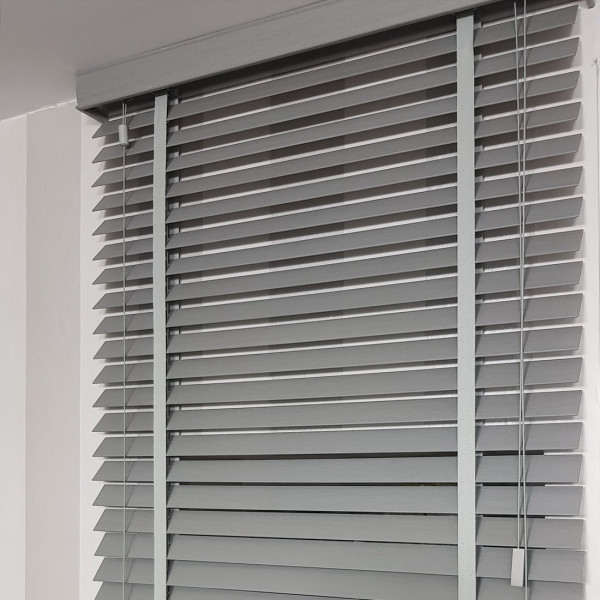 Żaluzje drewniane 50 mm szare rozm. 80x130 cm Natural