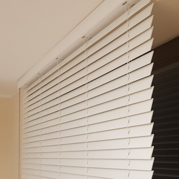 Żaluzje drewniane białe 100x150 cm Modern 50 mm