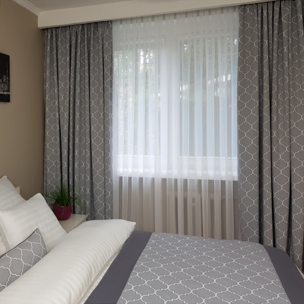 Zasłony hotelowe blackout w rozm. 90x245 cm SKY102/1 za 10 szt.