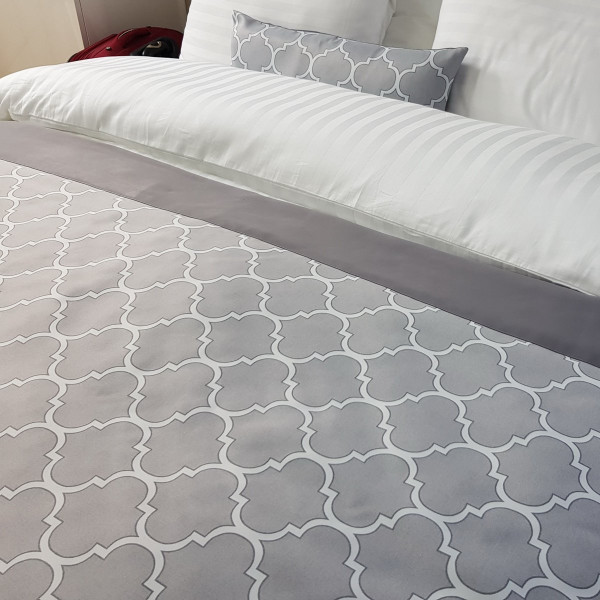 Narzuta na łóżko hotelowe rozm. 80x170 cm SKY102/1 za 10 szt.