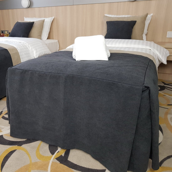 Narzutka szal na łóżko rozm. 90x80x55 cm SKY104/1