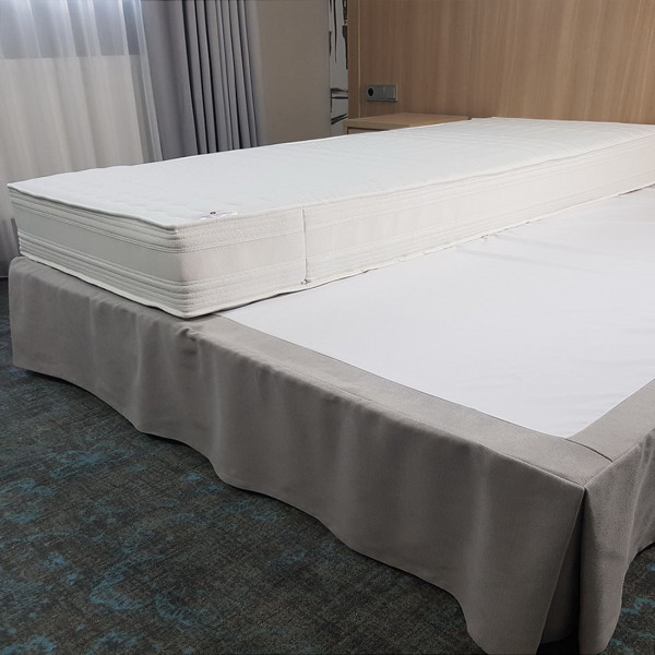 Osłona zabezpieczająca na łóżko rozm. 180x200x30 cm MSK02