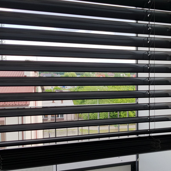 Żaluzja fasadowa C65 z napędem elektrycznym ELERO szer. 180x236 cm